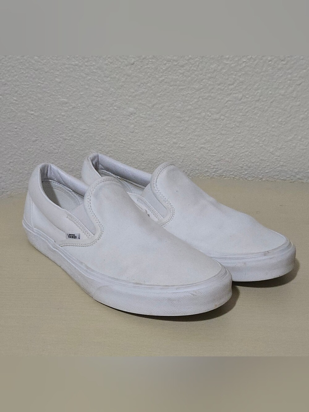 Vans Men's Classic Slip-on - All White Design - Men's Size 10
